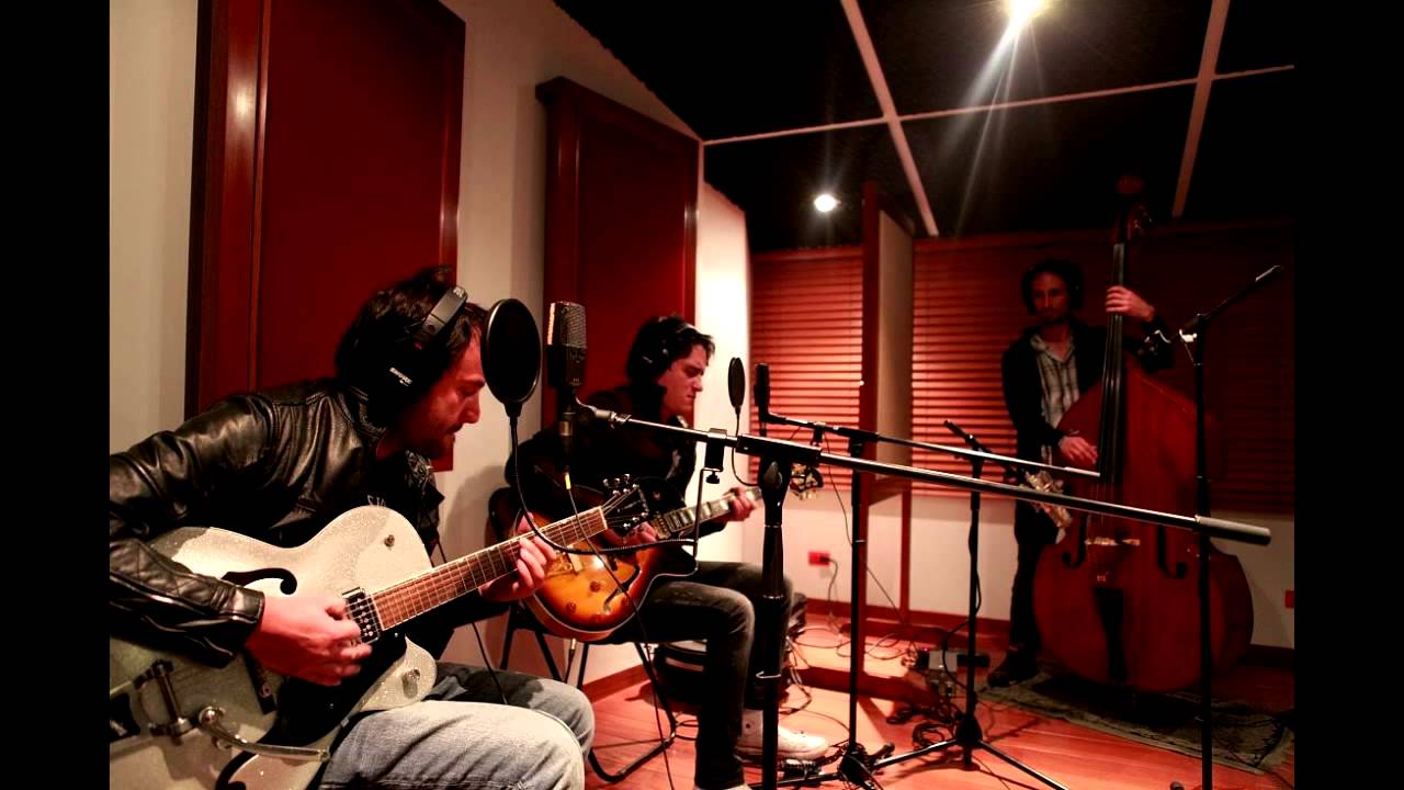 Seis Peatones - No es mentira (Letra en Descripcion)