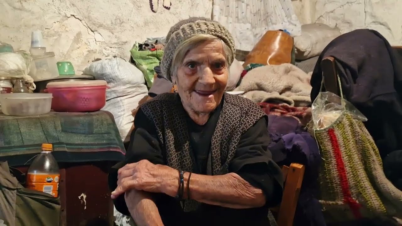 Φάγαμε και το καυκαλάκι(κομμάτι παξιμαδι)με τις ελιές...παρέα με το κορίτσι μας!