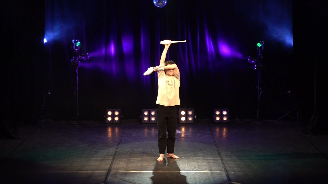 Teaser - Juggling club act - Simon Moreau