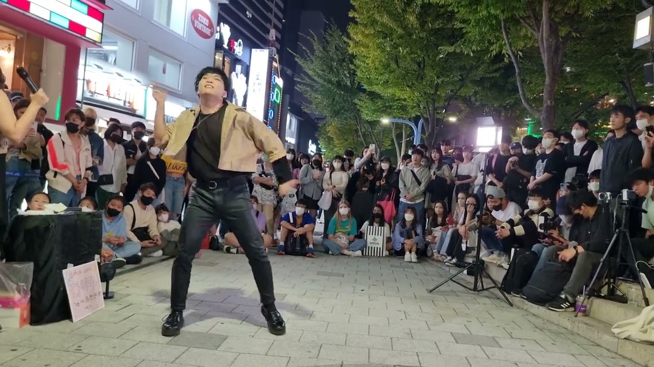 SATURDAY. DIANA: HYUNJIN. DYNAMIC SUPERB BUSKING. HONGDAE.