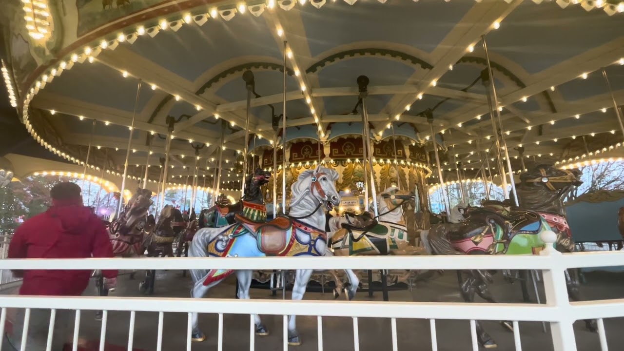 Grand Carousel and Wurlitzer 157 band organ at Kings Island