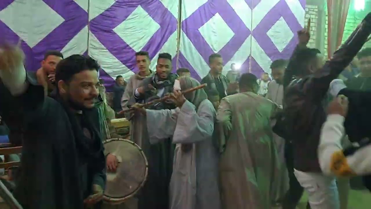 أفراح مركز جرجا بيت علام المصلحه ال عبدالعظيم  شوف الفرح قام رقص كله مع الريس صدام ابو عيسى