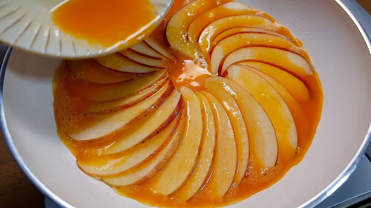 아침식사로 너무 맛있어서 거의 매일 만들어 먹어요! 아침대신 사과와 계란을 이렇게 드시면 반찬없이 한끼가 완성됩니다🍎밥대신 먹어도 든든하고 맛있어서 요즘 매일 먹어요