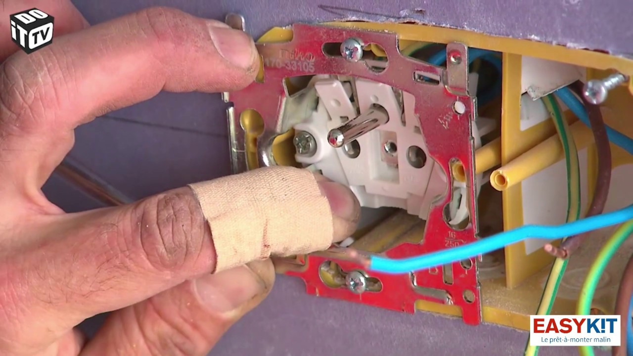 DIY: Installer soi-m&egrave;me votre prise &eacute;lectrique avec Easykit