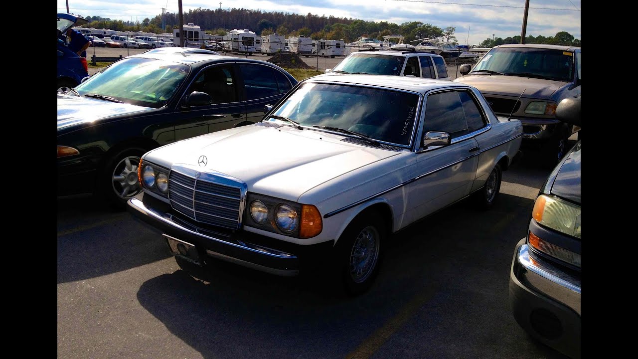 1980 Mercedes-Benz 300CD Coupe Diesel Start Up, Tour, Exhaust (W123)