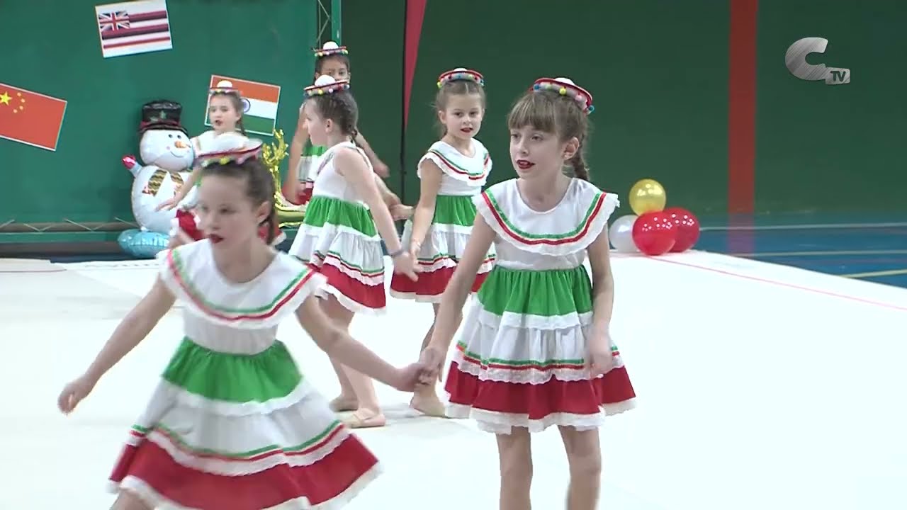Las gimnastas del C.D. Rítmica Mudéjar demuestran lo aprendido
