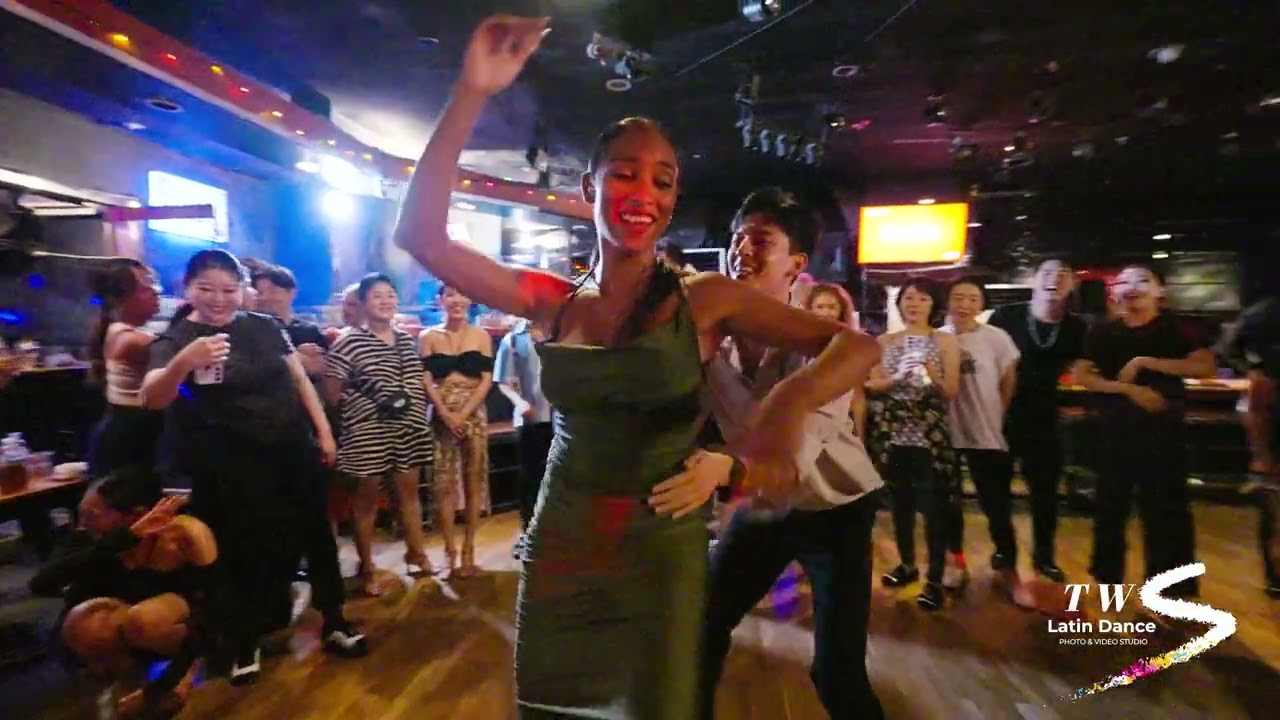 Bersy Cortez Salsa dance 베르시 y 클루니 y 끄밍 y 키리에 TW S 살사 댄스 - 홍대 클럽보니따