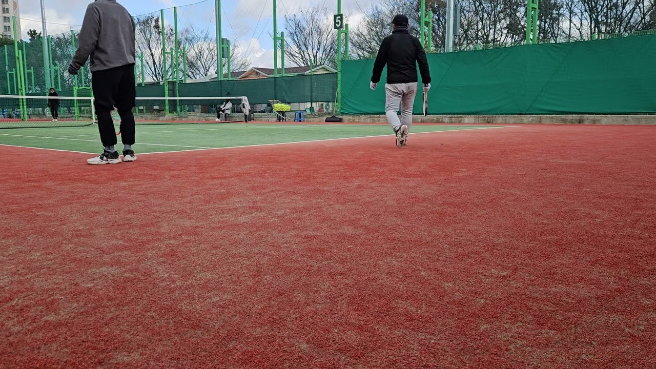 삼화 클럽 38세 청년 vs 금배조 선수와 동배조 선수 친선 경기, 강한 바람에 촬영 중 스마트폰이 넘어짐 #조시철 #조원진