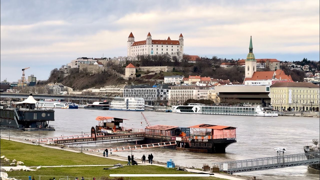 POVODNE V PETRZALKE, RIEKA DUNAJ V BRATISLAVE POMALY KLESA (reportaz) 26.12.2023
