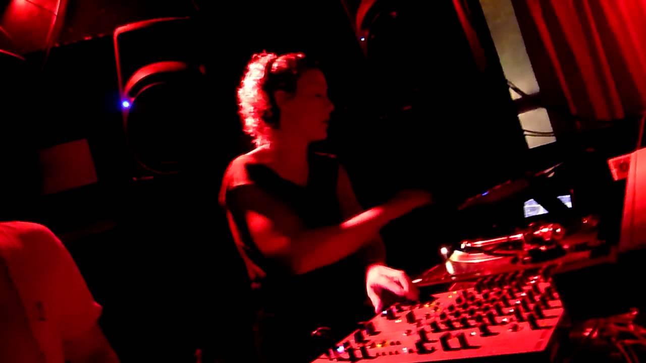 tINI b2b Enzo Siragusa - Fuse @ 93 Feet East London 11-09-2011 3