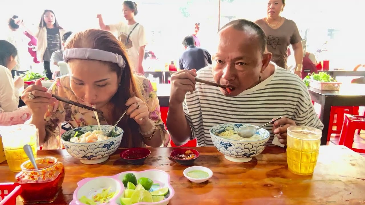 Mời cả nhà ăn hủ tiếu mi Hải sản 