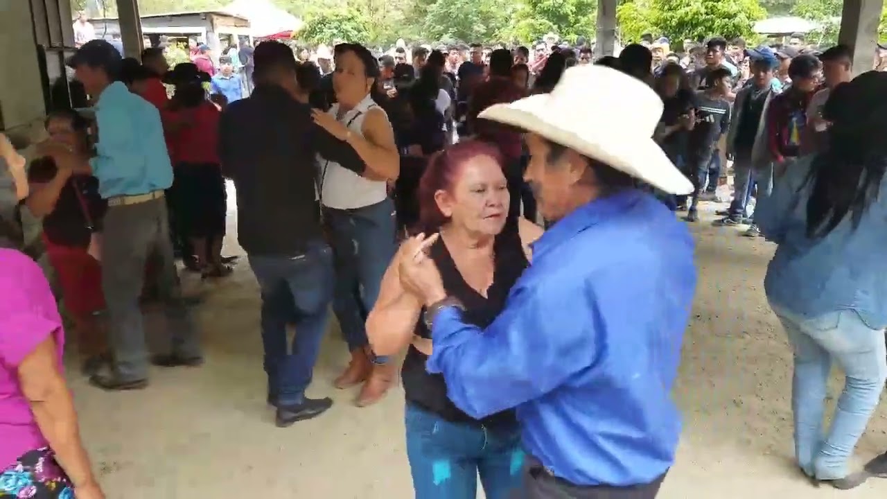 cariñito de mi vida ❤️👠baile social en mojubal cuilco