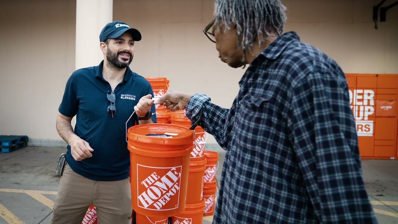 Первая годовщина урагана «Хелен» в Эшвилле, Северная Каролина | Фонд Home Depot