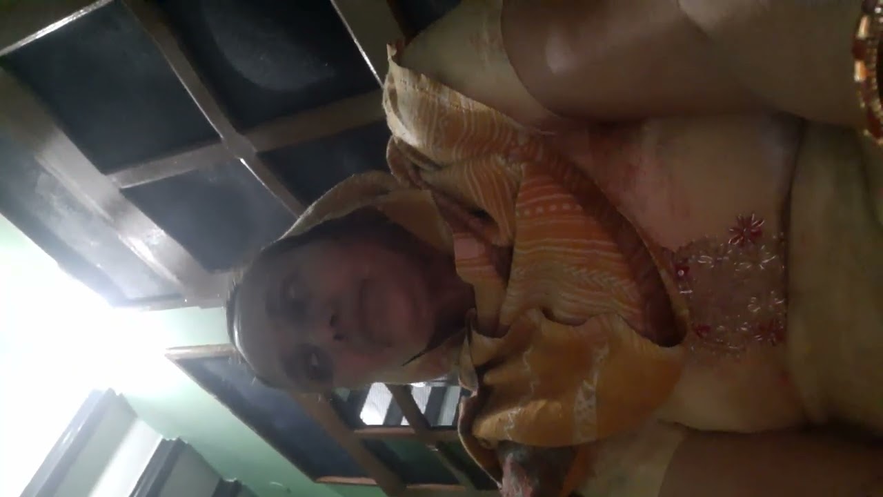 हुर मेरी थी देखण  जोगी कमरे के मै बङ गई  दिवा ले क ढूंढ़ ण लागा आगे साली अङगी  जकङी गीत  