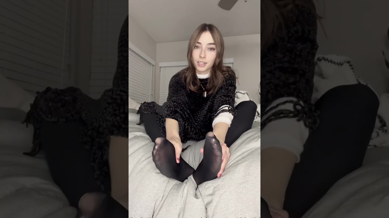 after work feet stretches in tights | essential feet health