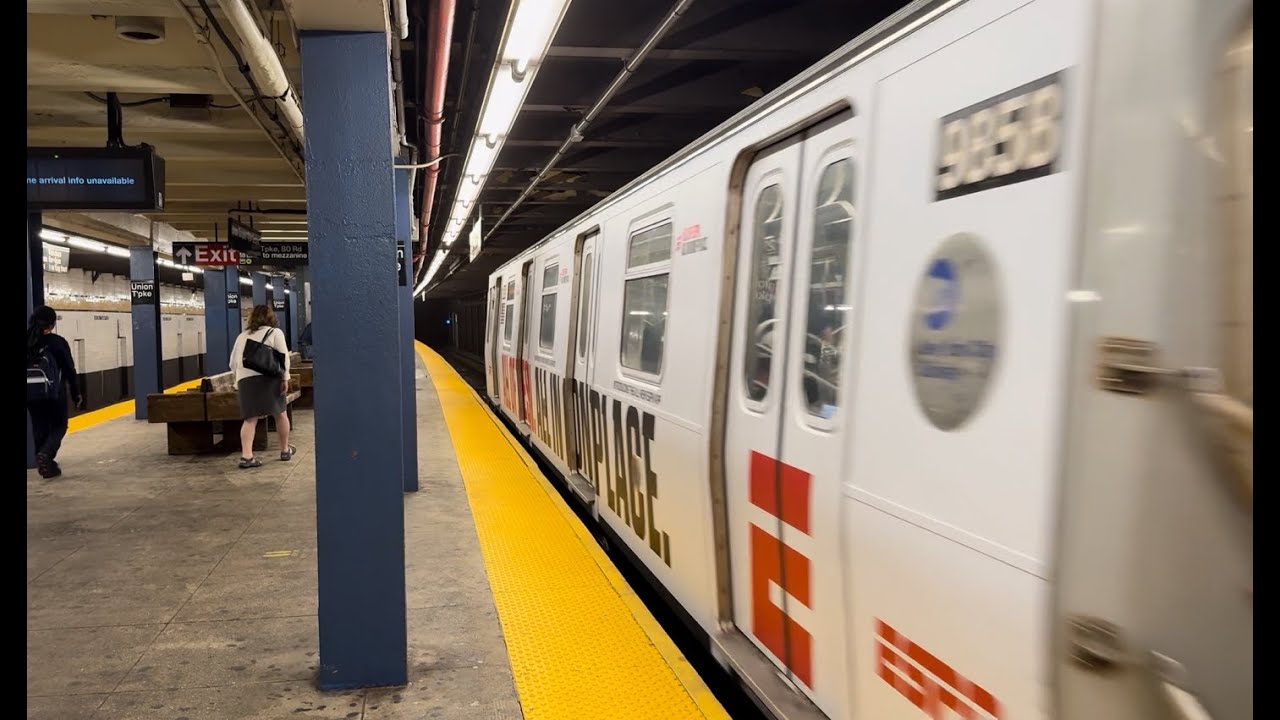 R160 (E) Train with ESPN Wrap (9882–9878 + 9862–9858)