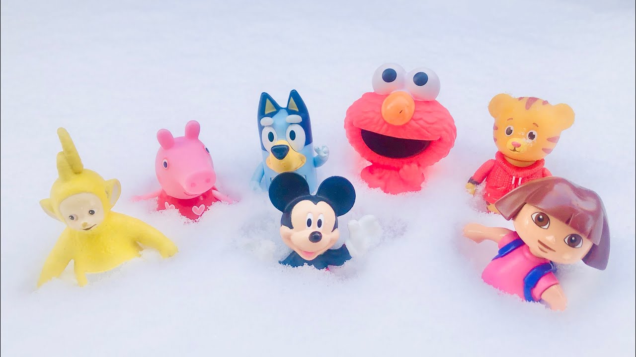 SNOW DAY Surprise❔Hidden Figure PEPPA PIG Dora Mickey Mouse Daniel Tiger Bluey Teletubbies Figures