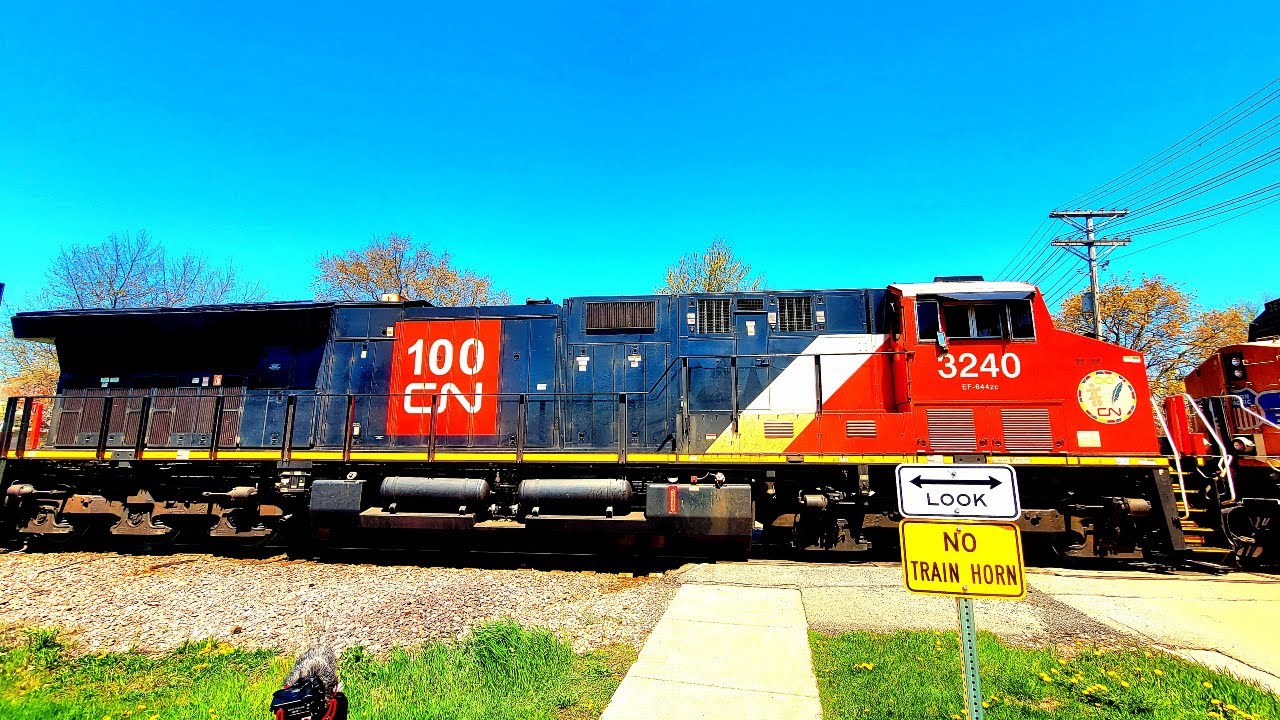 CN 3240 100th Anniversary Unit Working Global 3 in Rochelle 4K