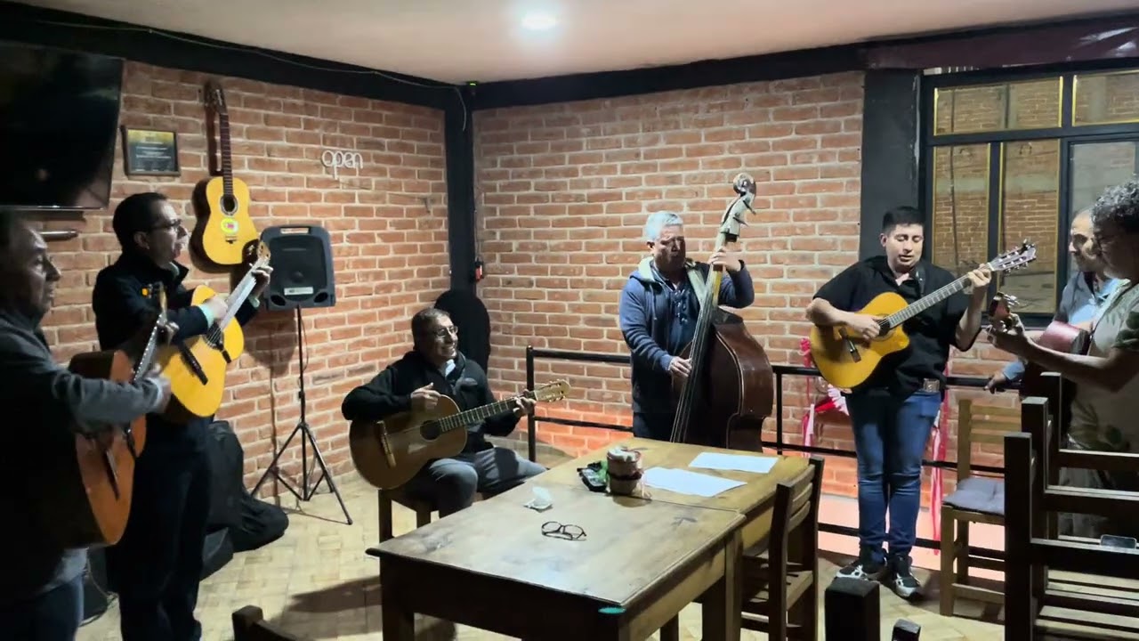 Rondalla Citlalli de Comonfort, Gto. Serenata Ranchera (Ensayo 39 años).MOV