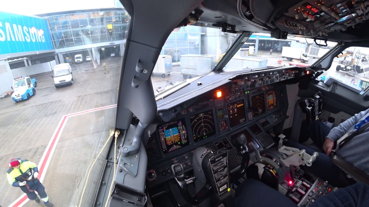 Boeing 737NG ILS approach RW 18L at Boryspil International Airport (UKBB)