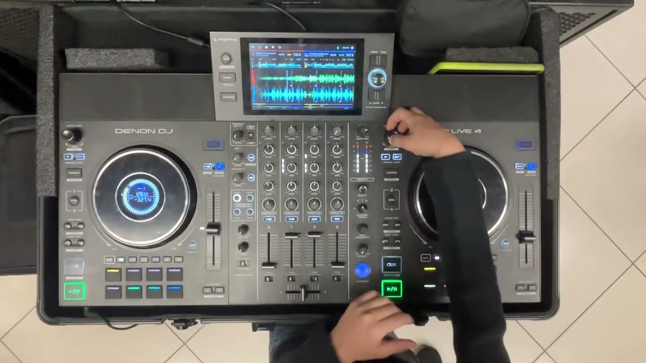 🎧 Namix all’opera durante le nostre lezioni Dj! 🎶