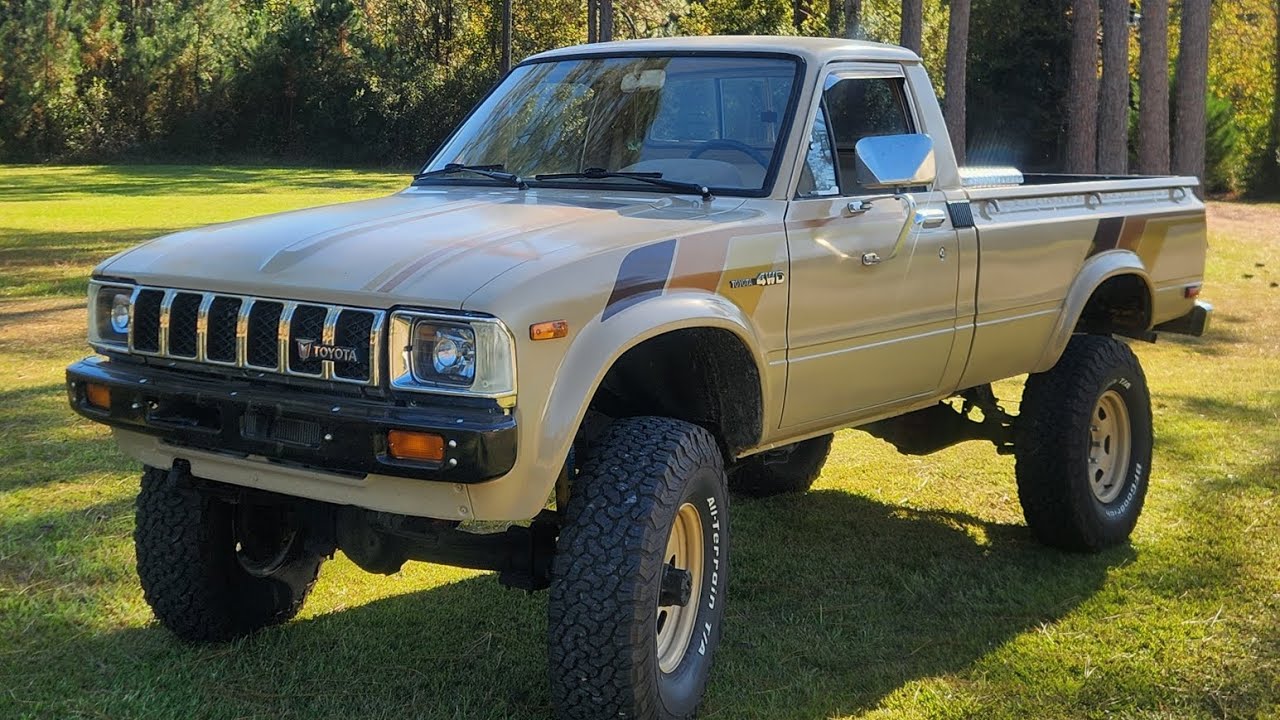 1980 Toyota pickup, walk around.