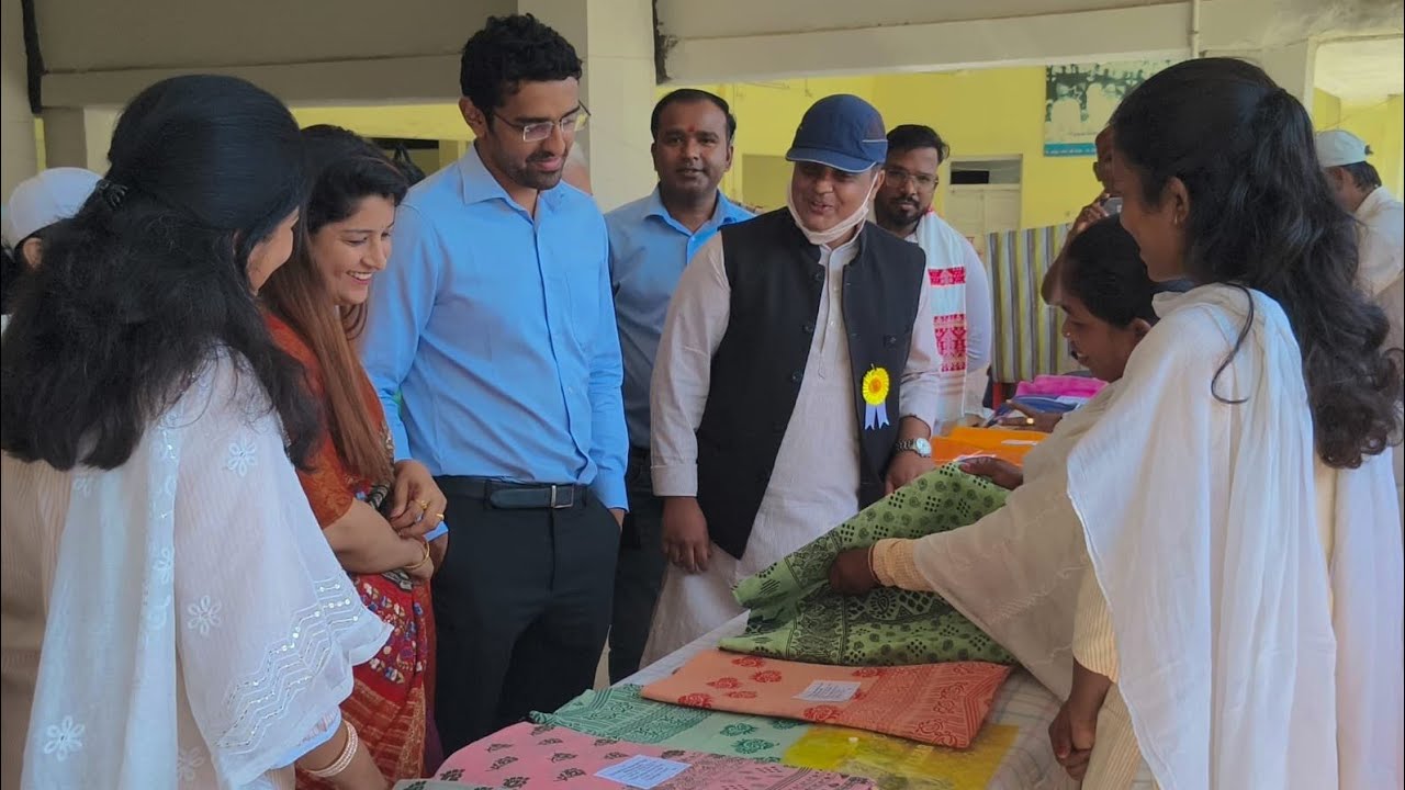 #dayalbagh की राजाबरारी ब्रांच में लगी दयालबाग उत्पादकों की प्रदर्शनी डी एम हरदा ने किया उद्घाटन