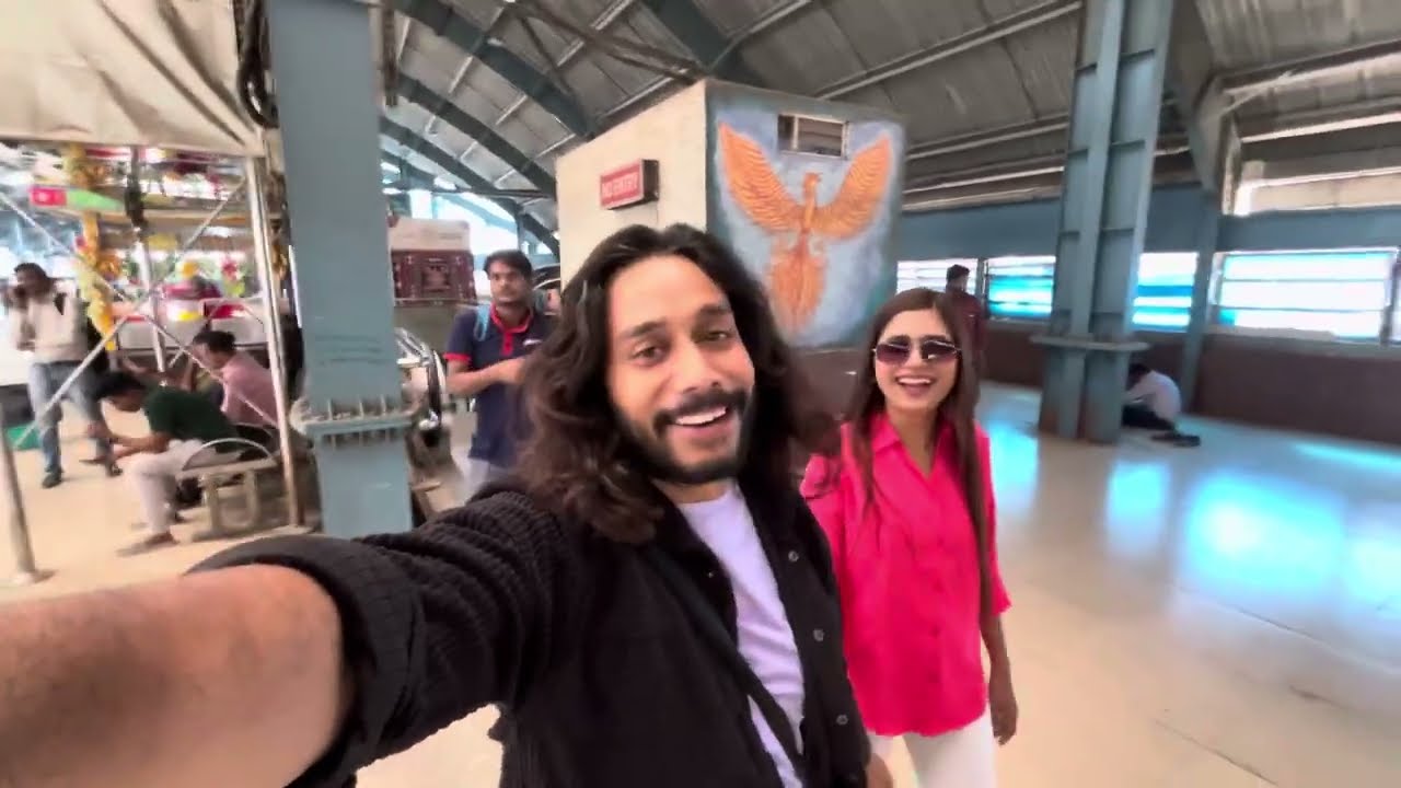 Aaj hum Gaye J2B Academy jaha se dono we acting seekhi thi