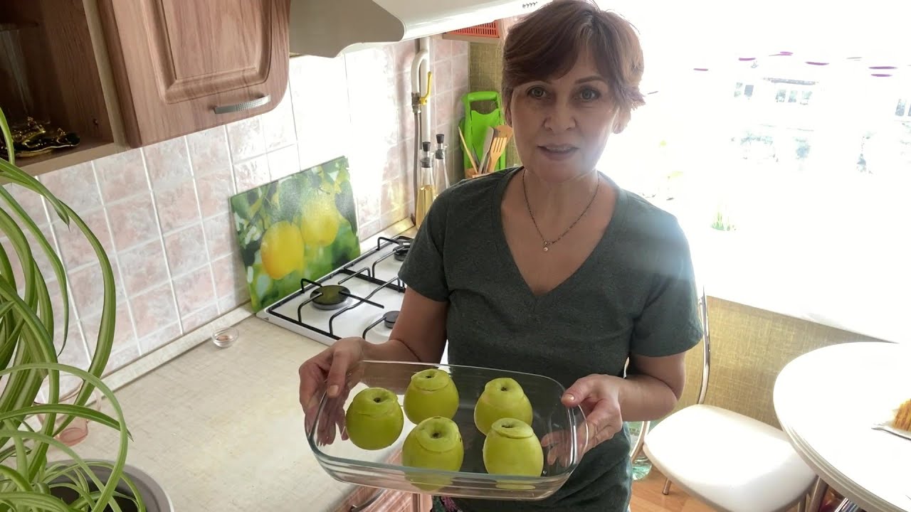 Запекаю яблоки. Ем вкуснейшие пирожки. Закупаем воду. В выходные в Барнауле +18.