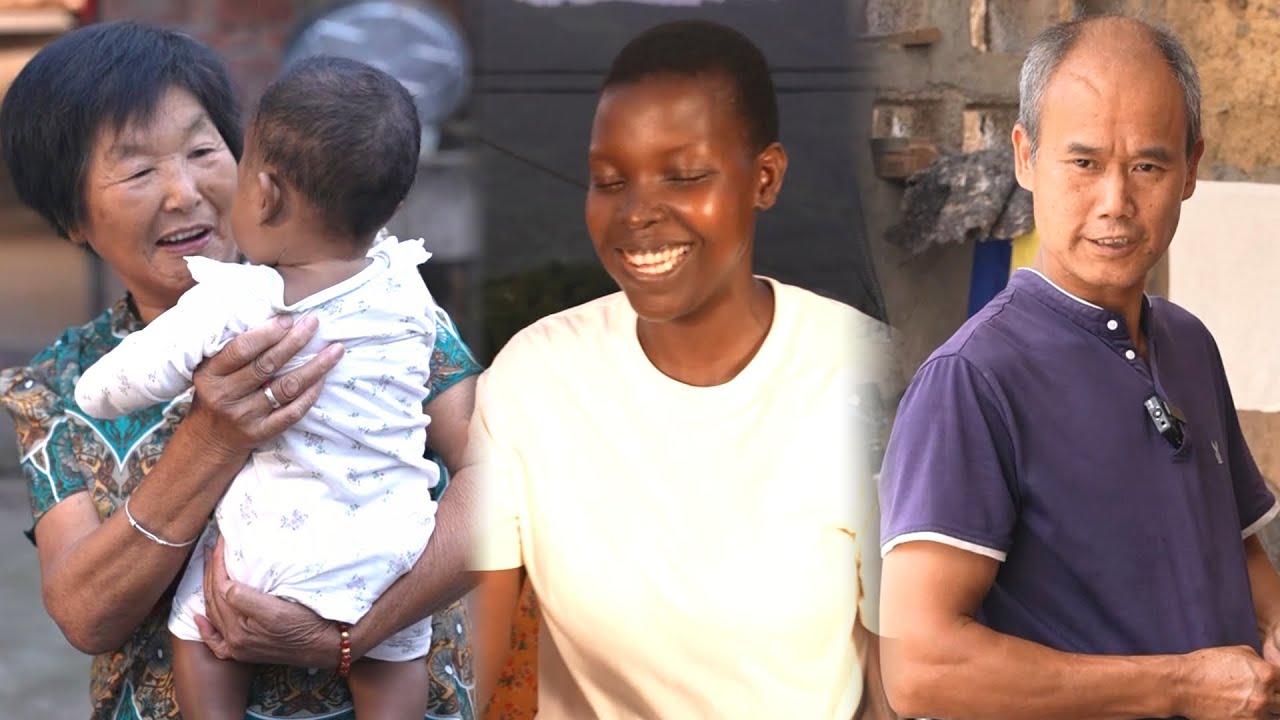 The baby is so popular, the neighbor grandma was super happy to see her!