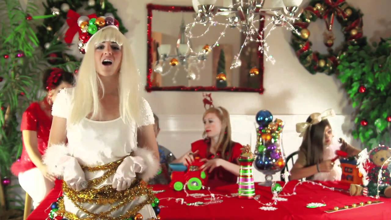Poker Claus (Lady Gaga Poker Face Parody)