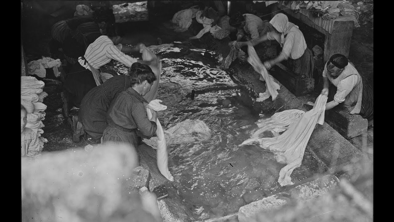 Le monsieur à côté du lavoir