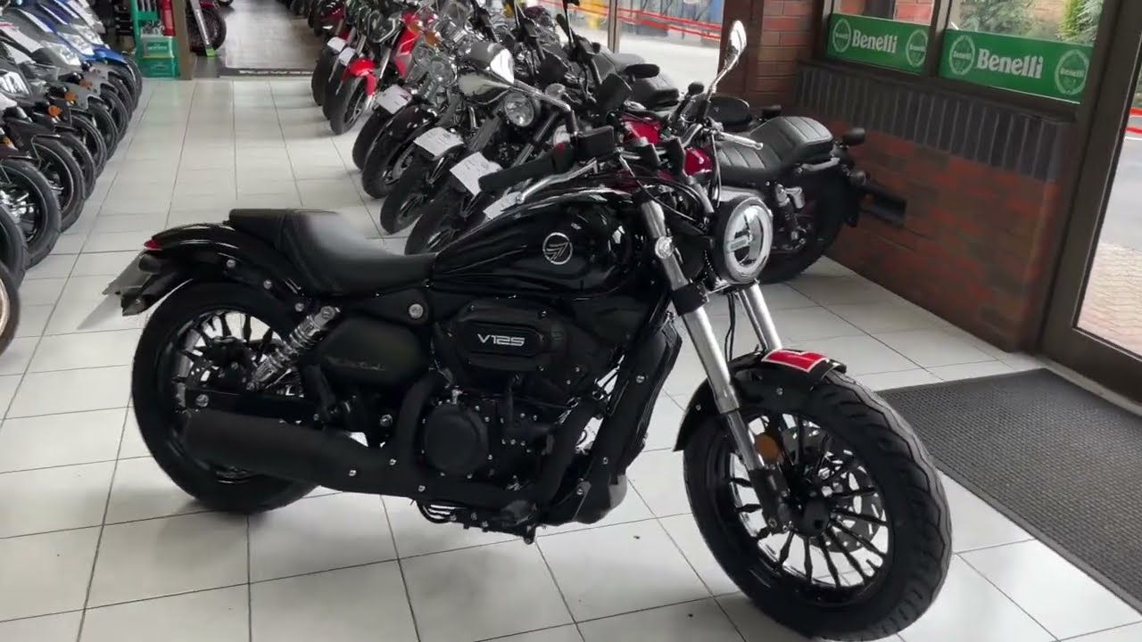First look review - NEW Keeway RKV 125 C. Learner legal V Twin liquid cooled
