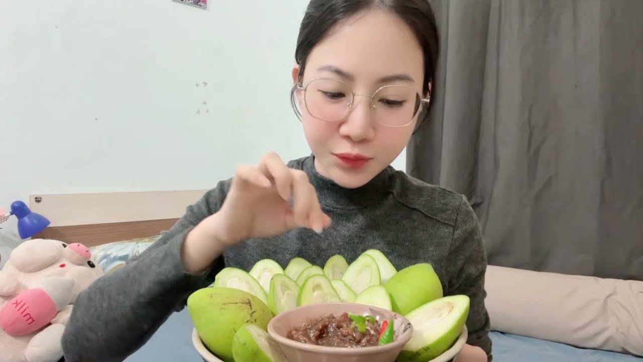 Xoài non mắm ruốt | Unripe mangoes and shrimp paste