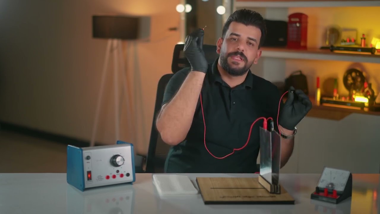 نشاط ادخال العازل بين صفيحتي المتسعةً /فيزياء السادس العلمي 2025 / جواد الزبيدي / نشاطات الفصل الاول