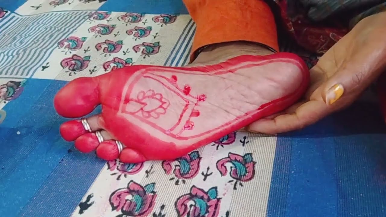 👣💞पैरों के तलवे का खूबसूरत बहुत ही आसान आलता डिजाइन ❤️|new mhavar design|beautiful Alta design