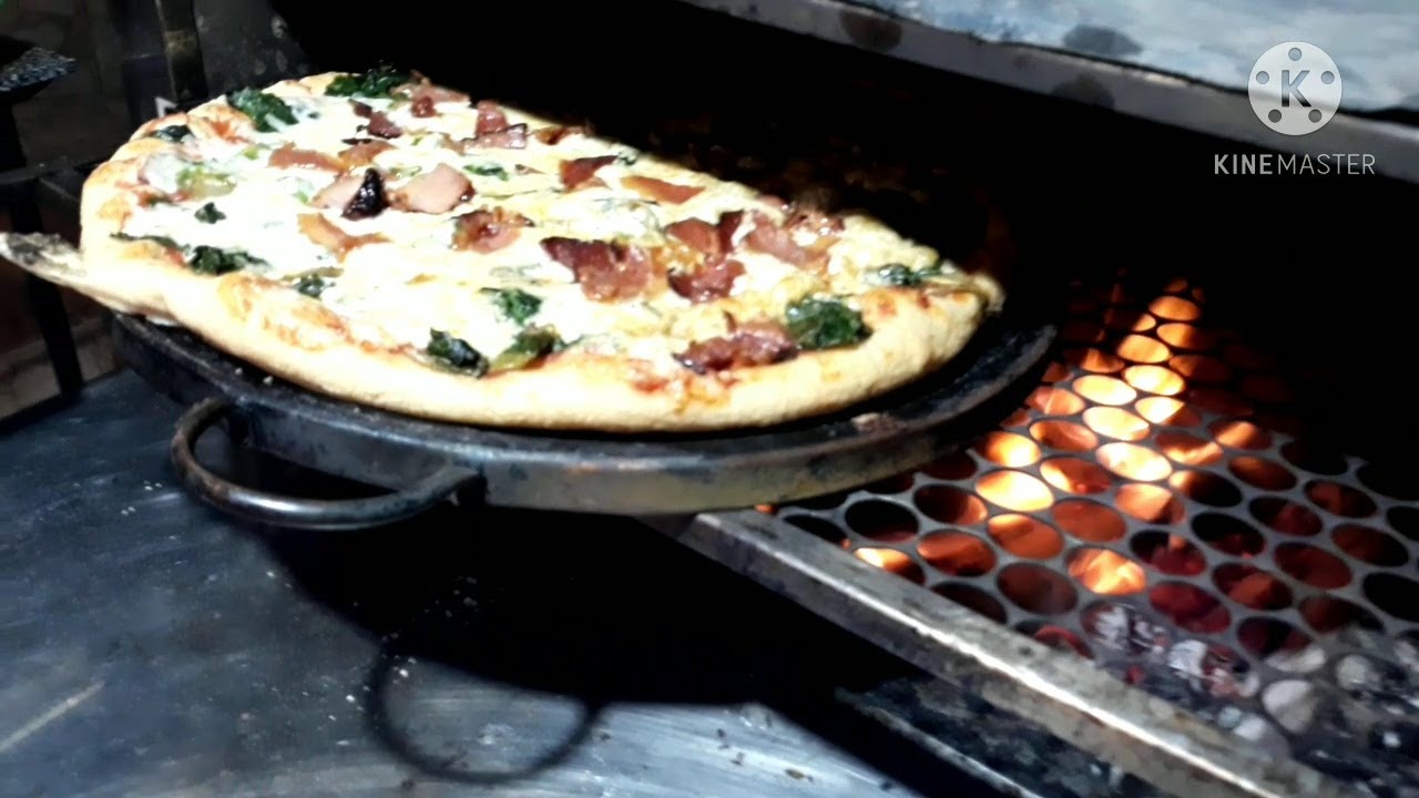 Como fazer PIZZA A LENHA na churrasqueira de casa