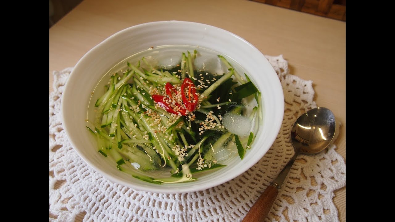 Корейская кухня: Холодный суп из огурцов и водорослей 