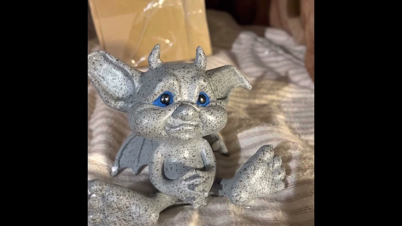 Baby gargoyle garden statue at dragoyle .com
