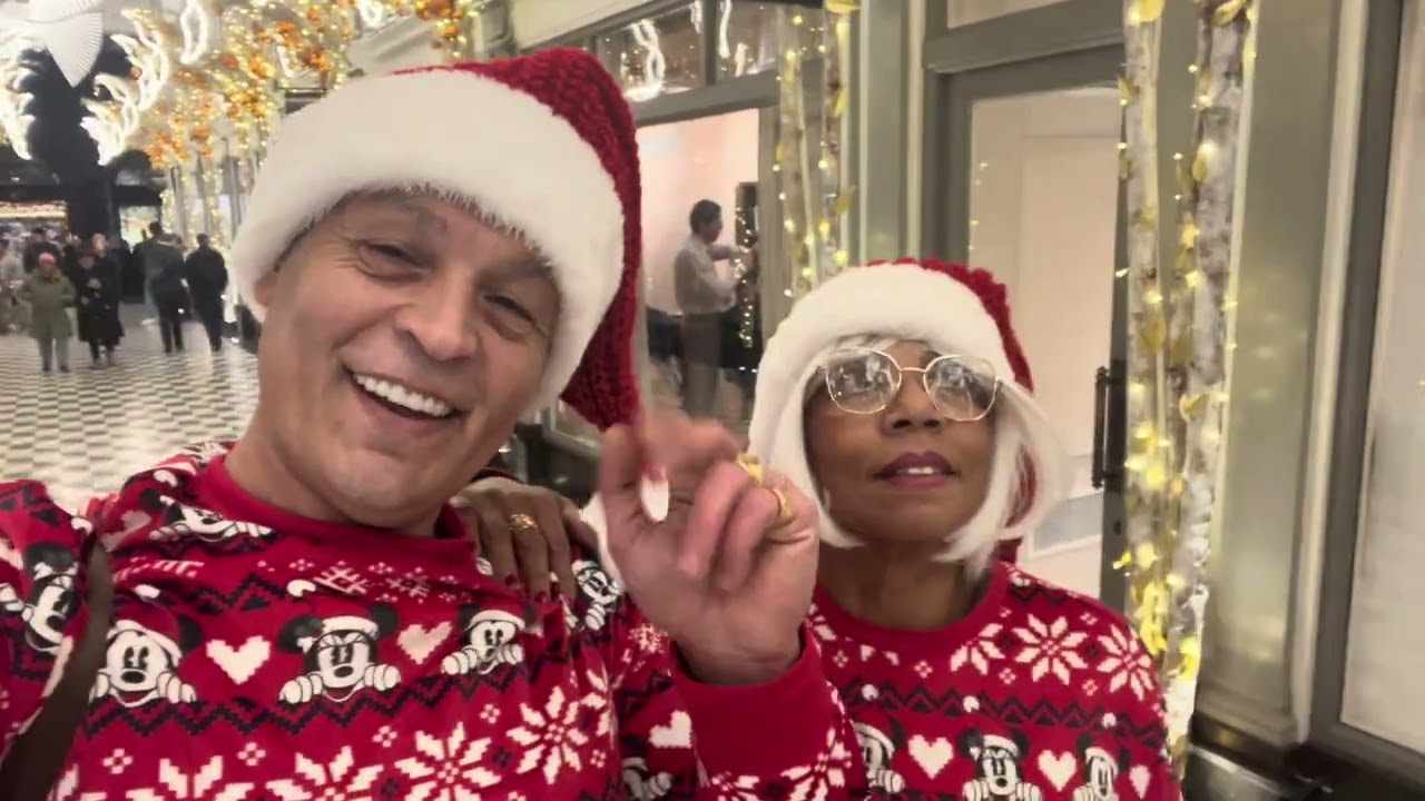 Celebrating touring Christmas London #christmas #xmasevent #signlanguage #shorts #celebrity #bslnews