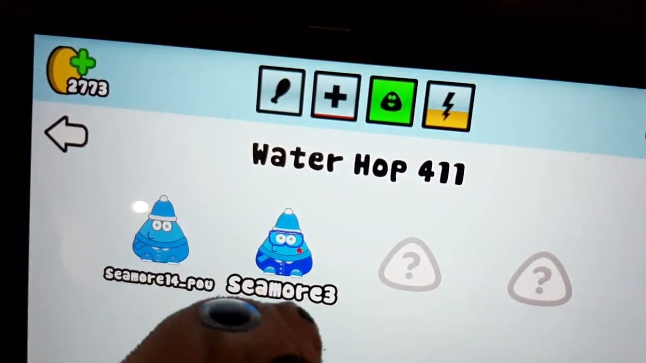 Seamore and Icy Playing Pou PVP Together!🛹💩🥔