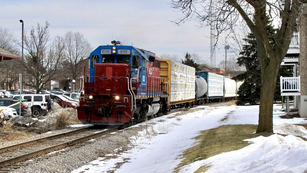 HLCX 6313 Leads WSOR L465 with Sand Cars