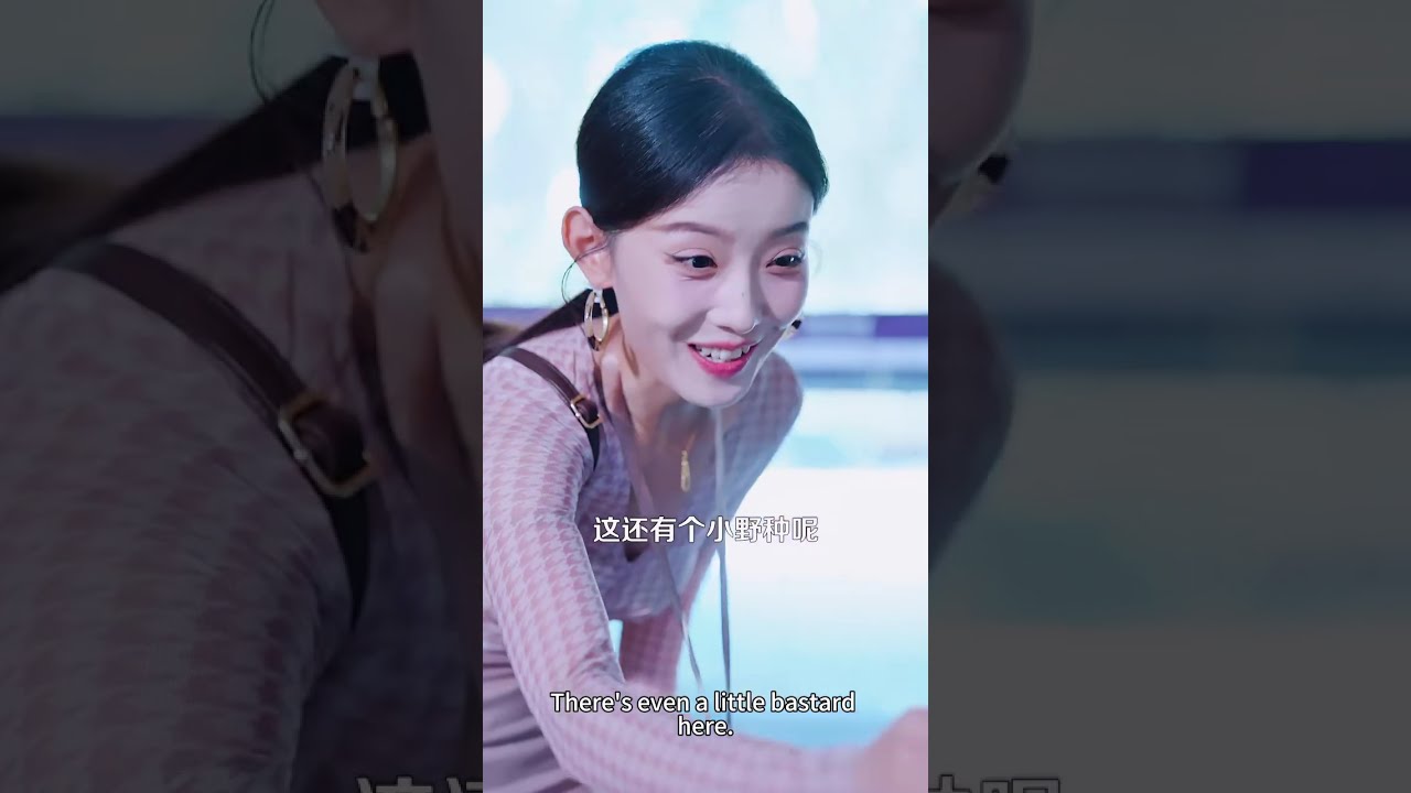 窮小夥只是扶起跌倒的小男孩，美女總裁就趕來倒貼拉他領證，怎料她還是他的女上司，勢利前任跪地崩潰！#短劇 #總裁灰姑娘 #窮小子逆襲#小爽追短劇