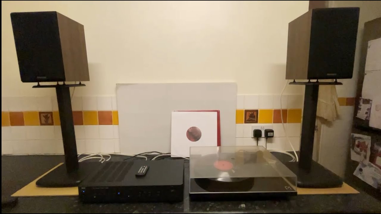 Set 1: Rega Planar 1 / NAD C316BEE / Wharfedale 504 / QED Speaker Cable Mini AIRLOC Banana Plugs