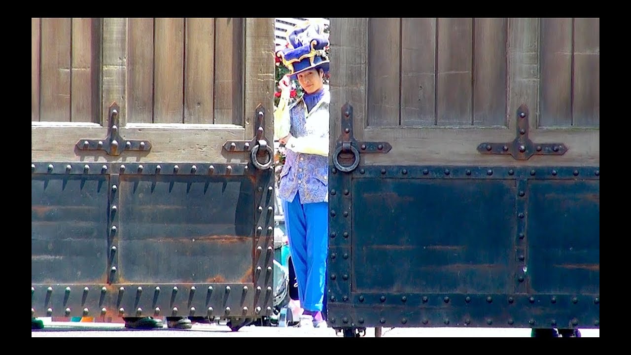 Just open the door, Easter in New York (Tokyo Disneysea)