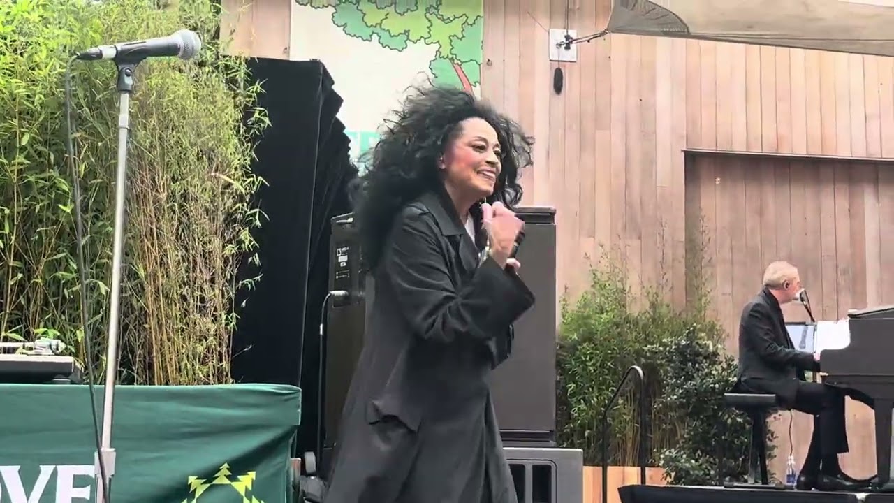 This is the Closest I’ve Been to 👑🎤 Diana Ross in My Life! 