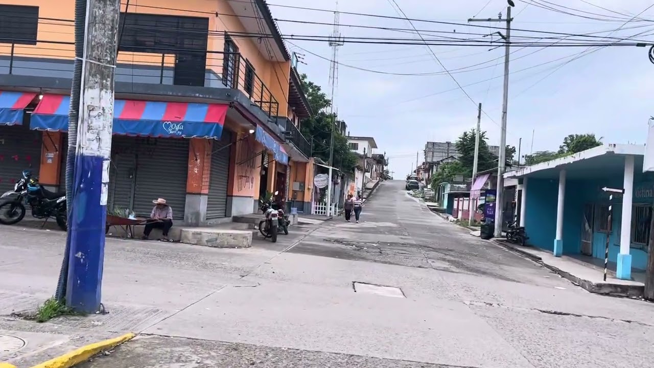 Entrando a Acatlán de Pérez Figueroa, Oaxaca en México 