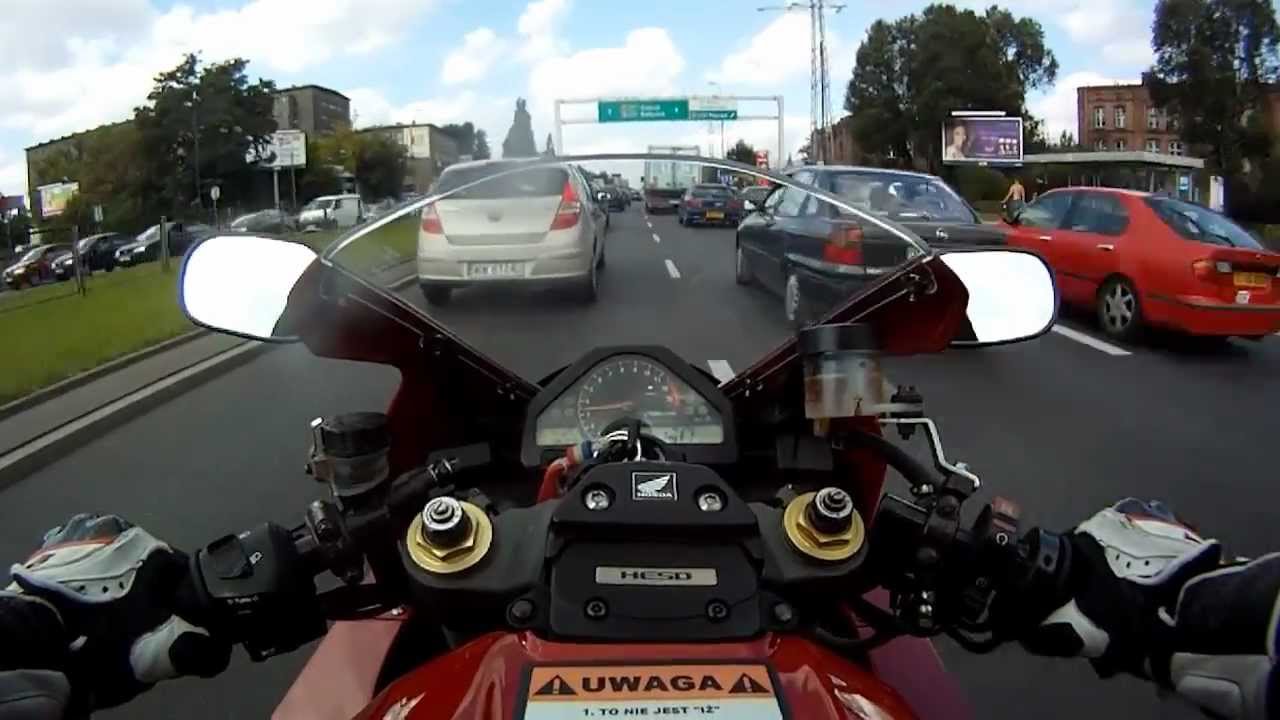 CBR 1000 RR vs daily traffic on the streets of warsaw - Go Pro Hero