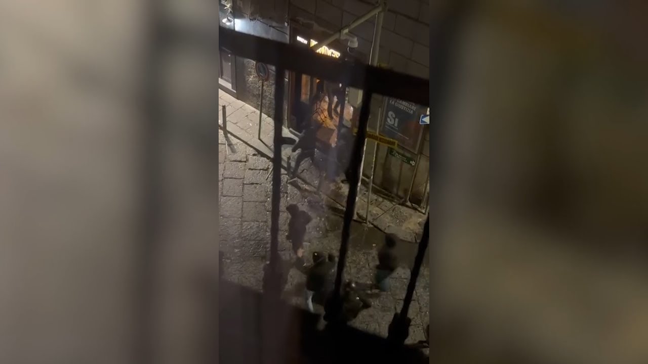 Napoli, assalto ai tifosi del Chelsea: terrore ai baretti di Chiaia