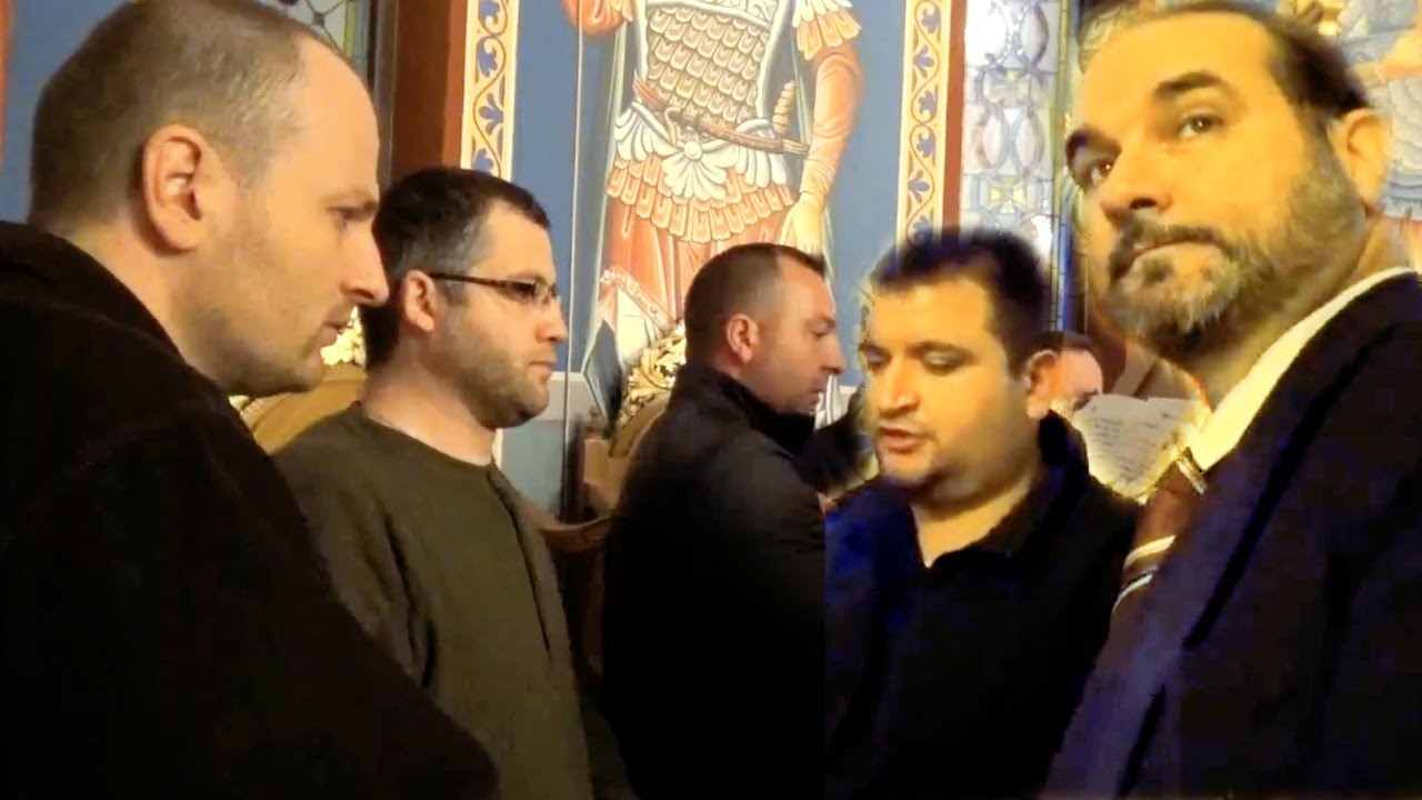 Сборна група източно-църковни певци под ръководството на проф. Любомир Игнатов